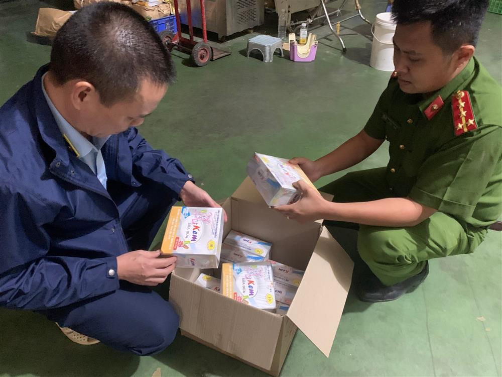 Hà Nội: Thu giữ gần 9.400 hộp kem sữa đặc do nước ngoài sản xuất quá hạn sử dụng